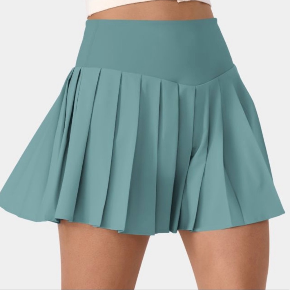HALARA Tennis skirt.  Breeze full Tennis skirt. 4 way cotton. Size Medium. 6/8